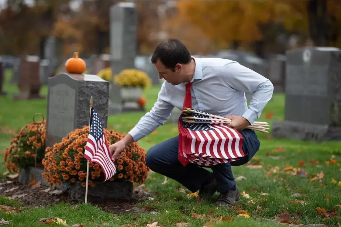 Mayor Reichelt visiting local school